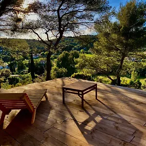 https://logement-entier-atypique-cassis.fr-provencehotel.com